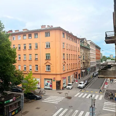 Miklosiceva Hostel