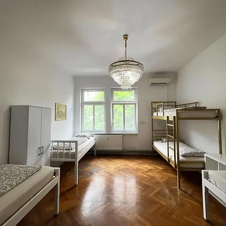 Miklosiceva Hostel *