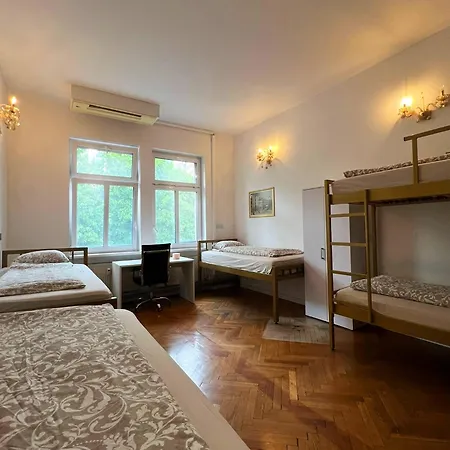 Miklosiceva Hostel *