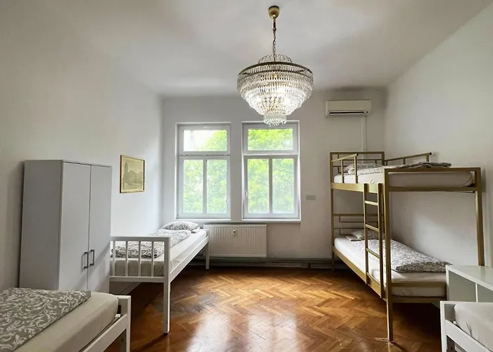 Miklosiceva Albergue *