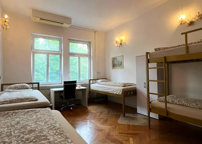 Miklosiceva Albergue *